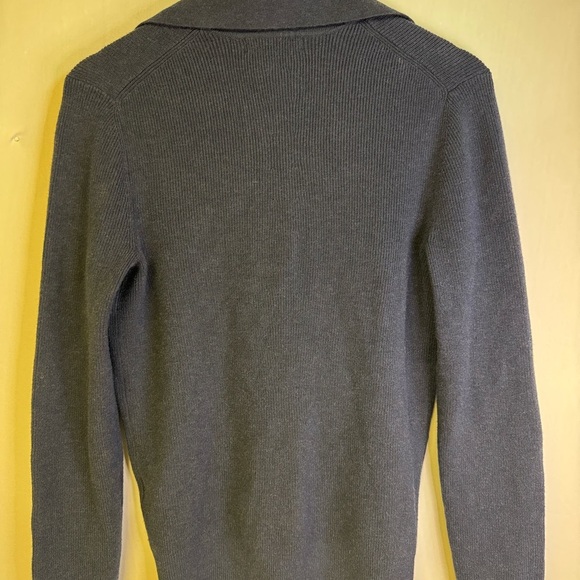 Banana Republic Women's V-Neck Sweater in Gray NWT - Picture 3 of 7